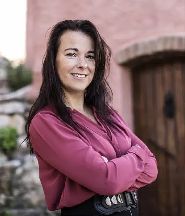 immobilienmakler sardinien angela farris