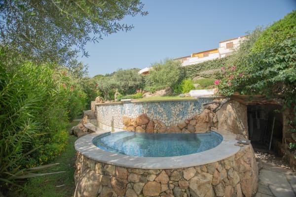Wunderschöne Villa in San Teodoro mit Meerblick und Pool - Bild